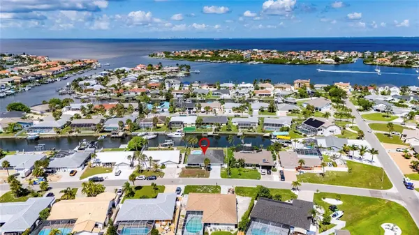 6314 WISTERIA LN, Apollo Beach, FL 33572