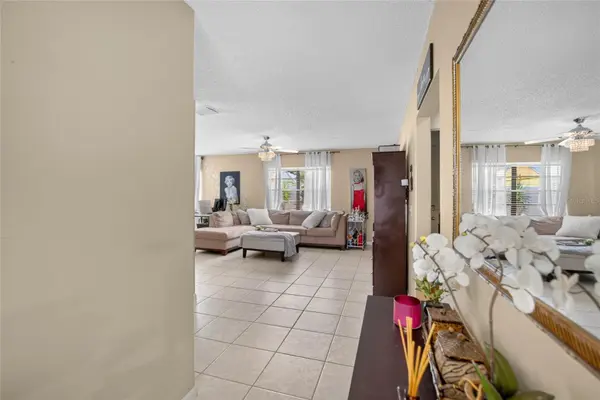 9063 DIXIANA VILLA CIR, Tampa, FL 33635