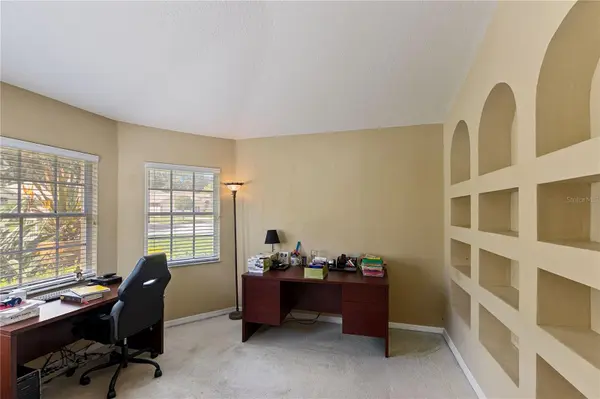 4627 WHISPERING WIND AVE, Tampa, FL 33614