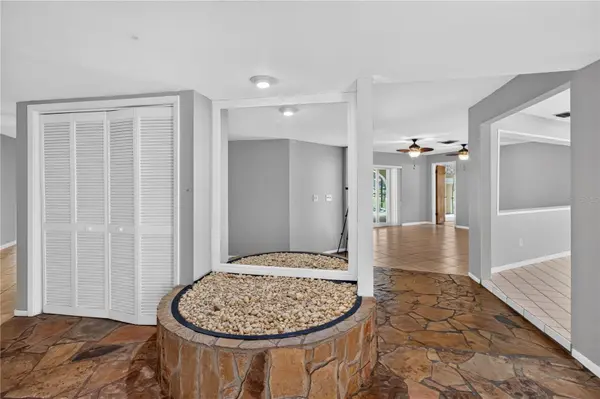 10 LINDEN LN, Palm Harbor, FL 34683