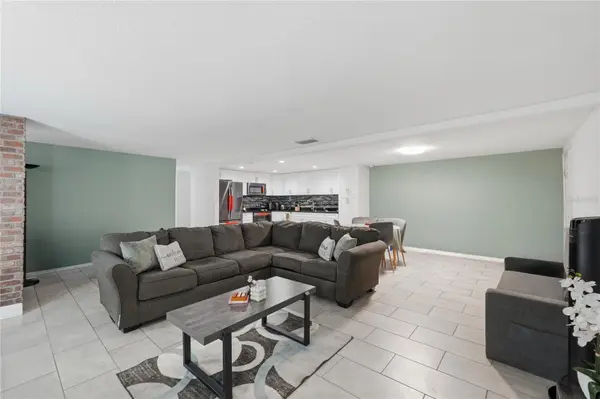1909 W HANNA AVE, Tampa, FL 33604