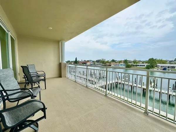 125 ISLAND WAY #305, Clearwater, FL 33767