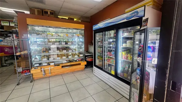 1450 SKIPPER RD, Tampa, FL 33613