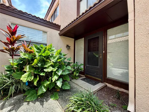 1320 PELICAN CREEK XING, St Petersburg, FL 33707