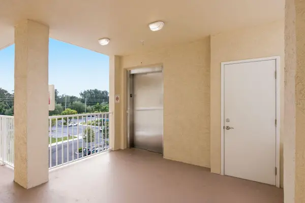 960 STARKEY RD #10304, Largo, FL 33771