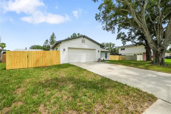 1901 LAKEVIEW DR, Brandon, FL 33511
