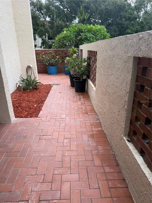 1012 PEARCE DR #111, Clearwater, FL 33764