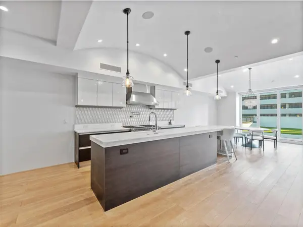 465 CENTRAL AVE #301, St Petersburg, FL 33701