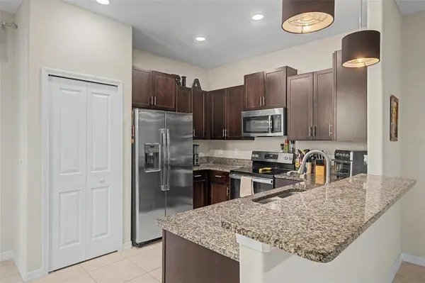 9706 PEMBROOKE PINES DR, Sun City Center, FL 33573