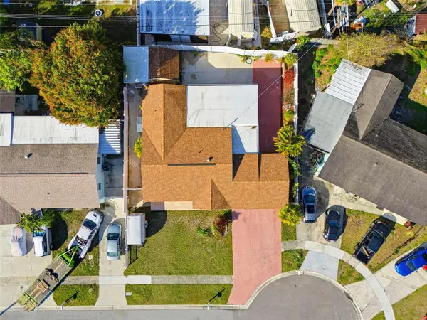 4914 HOLIDAY DR, Tampa, FL 33615