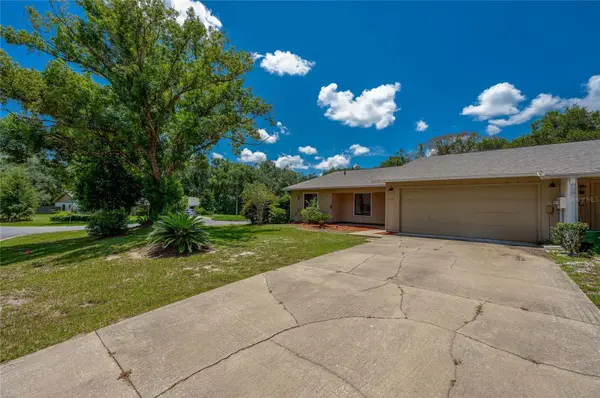 1040 W VILLAGE GREEN RD, Deland, FL 32720