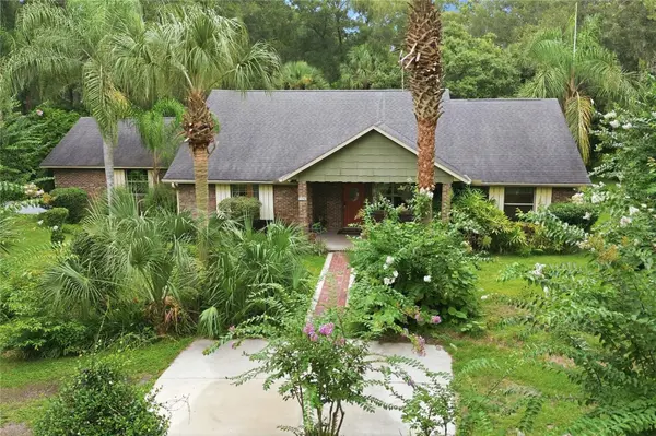 1925 LADY BUG LN, Deland, FL 32720