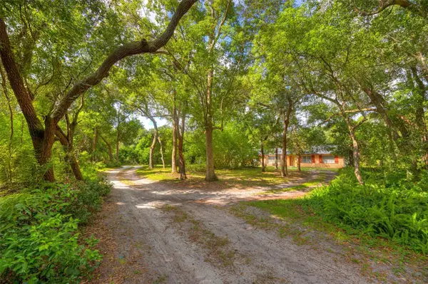 2142 SARAGOSSA AVE, Deland, FL 32724
