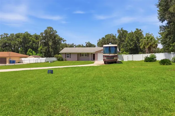 1679 W EUCLID AVE, Deland, FL 32720