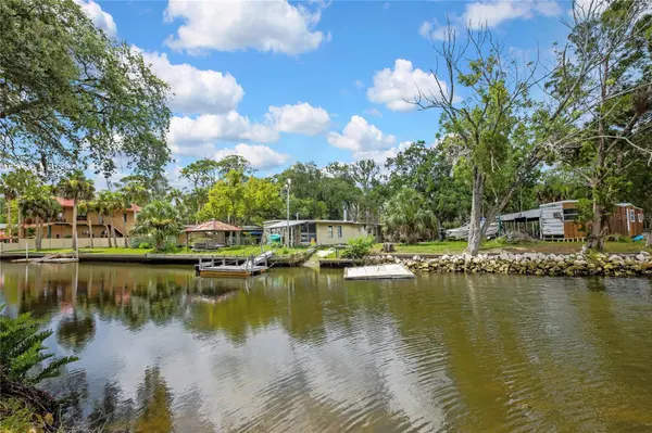 6134 ISLAND DR, Weeki Wachee, FL 34607