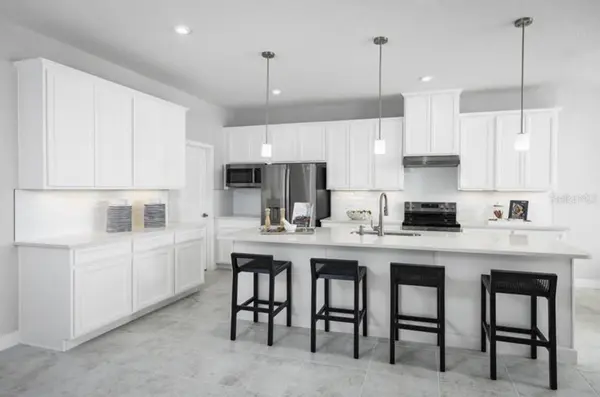 8458 SWAN VIEW CIR, Leesburg, FL 34788