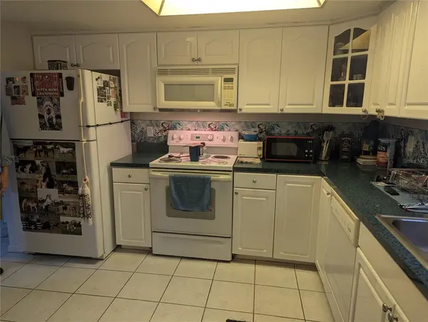 9881 113TH ST #220, Seminole, FL 33772