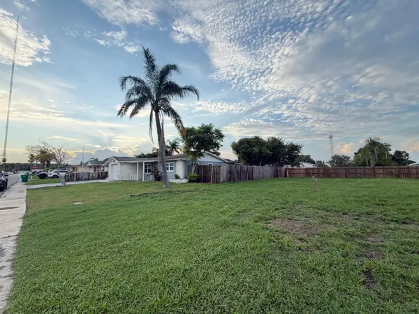 3221 ROXBURY DR, Holiday, FL 34691