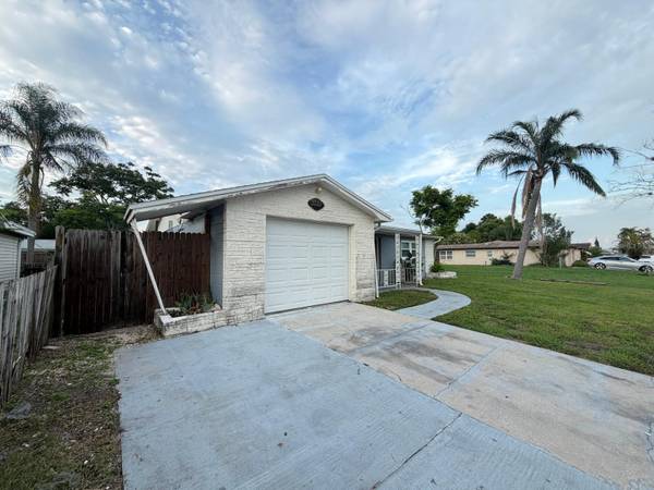 3221 ROXBURY DR, Holiday, FL 34691