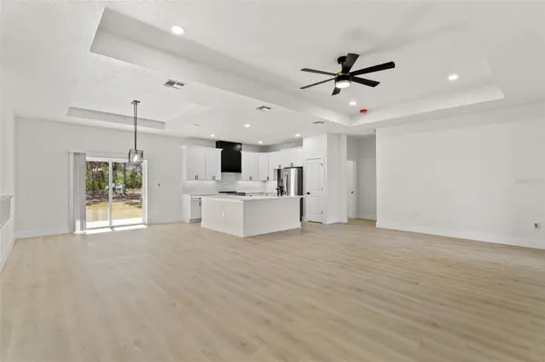 10439 GYPSY AVE, Weeki Wachee, FL 34613