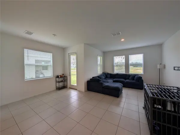 3385 LAPIS LAKE DR, Zephyrhills, FL 33541