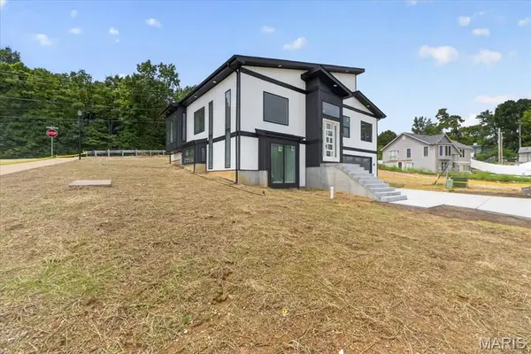 986 Hydeaway Ct, Fenton, MO 63026