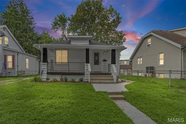 916 W Monroe ST, Belleville, IL 62220