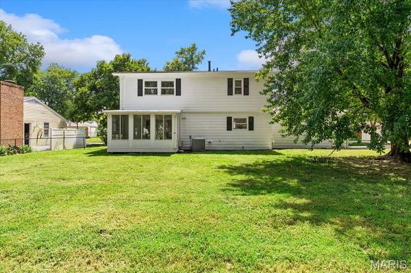 1319 Springfield DR, Belleville, IL 62221