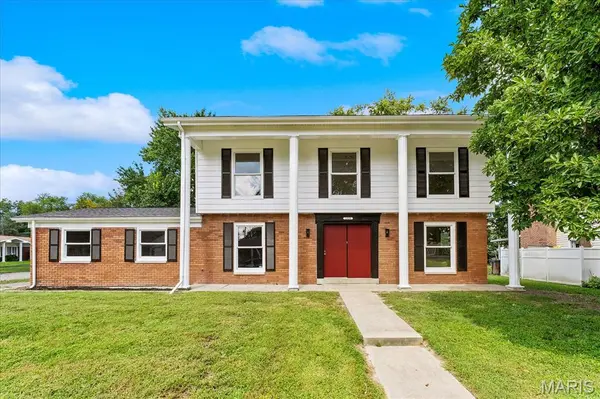 1319 Springfield DR, Belleville, IL 62221