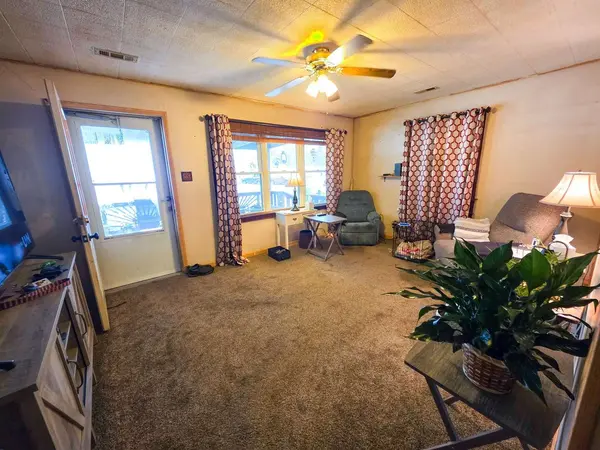 105 S Watkins ST E #0, Cisne, IL 62823