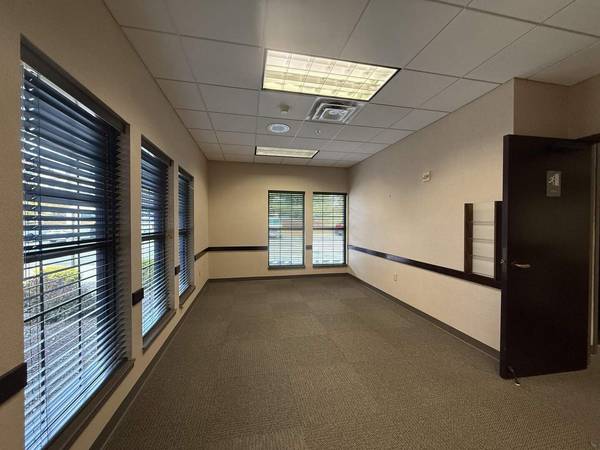 615 Valley View DR #203, Moline, IL 61265