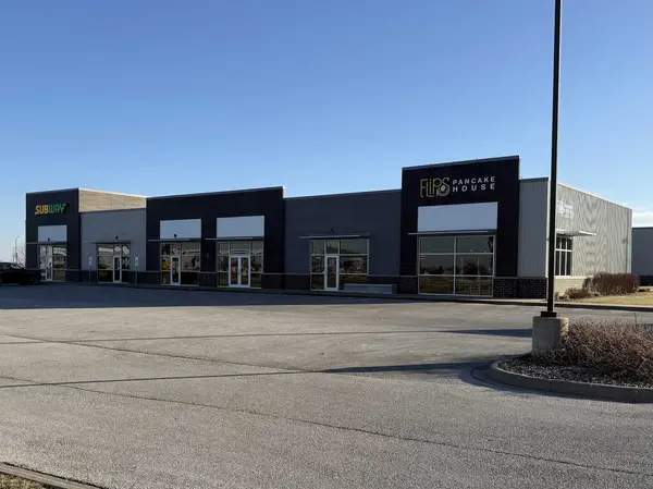 5163 Competition DR, Bettendorf, IA 52722
