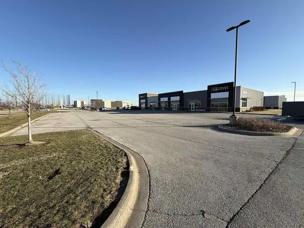 5167-5171 Competition DR, Bettendorf, IA 52722
