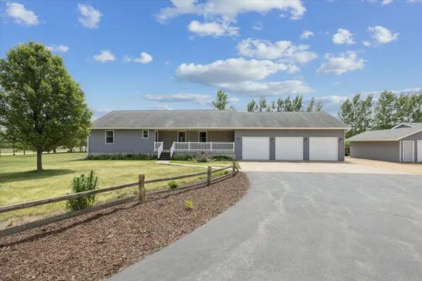 2849 262nd ST, De Witt, IA 52742