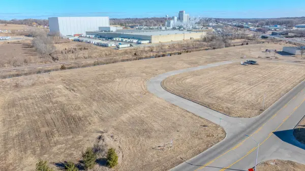 2490 Lillian WAY, Clinton, IA 52732