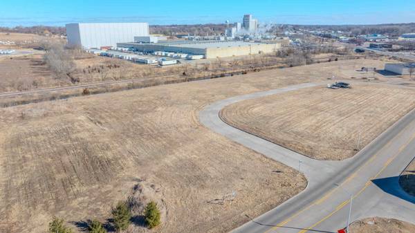2490 Lillian WAY, Clinton, IA 52732