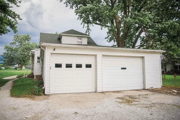 106 E Washington ST, Mendon, IL 62351