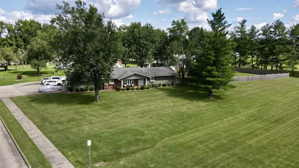 1402 E Cleveland ST E, West Frankfort, IL 62896