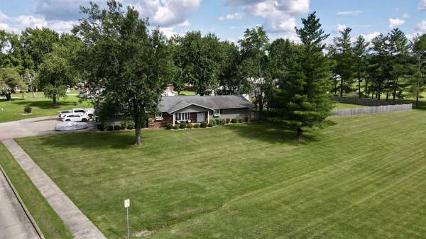 1402 E Cleveland ST E, West Frankfort, IL 62896