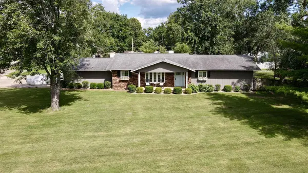 1402 E Cleveland ST E, West Frankfort, IL 62896