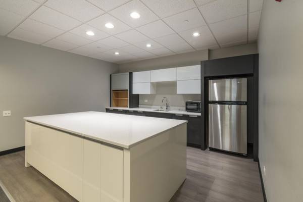 2200 E Devon AVE, Des Plaines, IL 60018