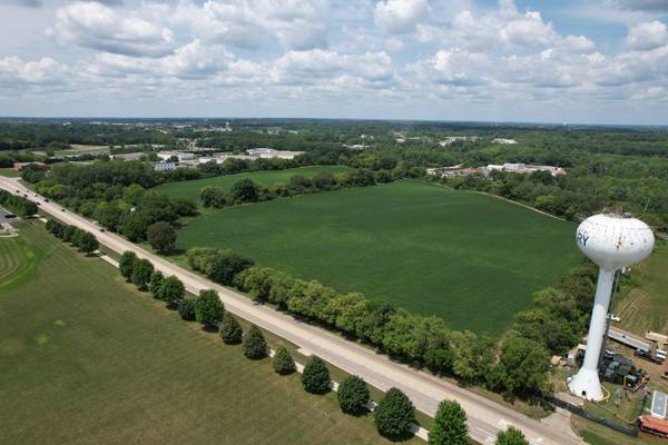 3712 THREE OAKS RD, Cary, IL 60013