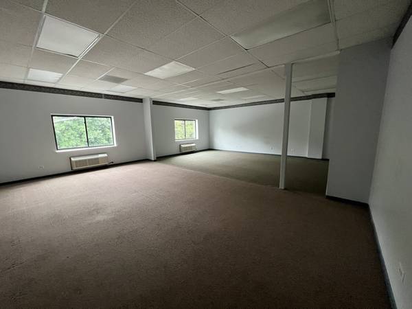 500 N Lake ST #10, Mundelein, IL 60060