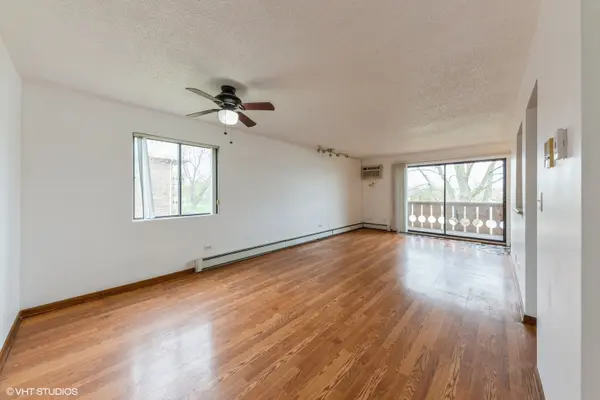 4 Parkside CT #8, Vernon Hills, IL 60061