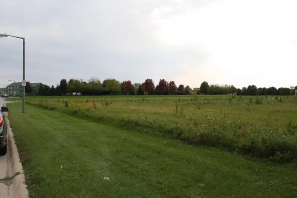 94 Templeton DR, Oswego, IL 60543