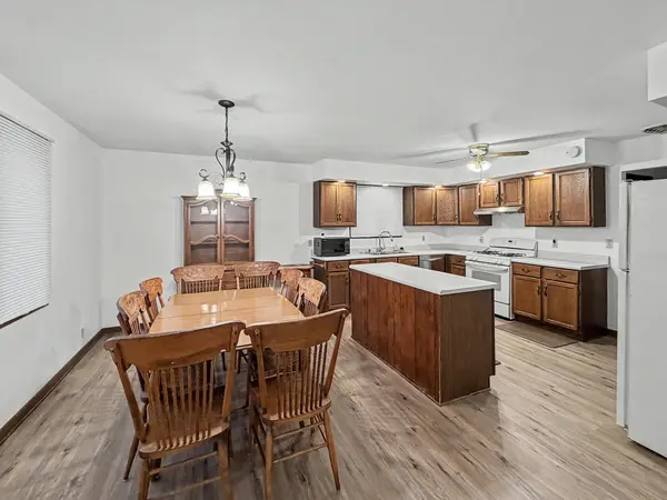 609 E Porter AVE, Watseka, IL 60970