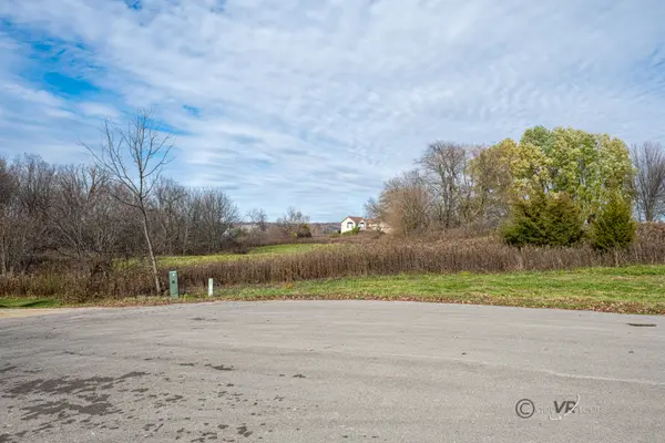 1 Fawn LN, Galena, IL 61036