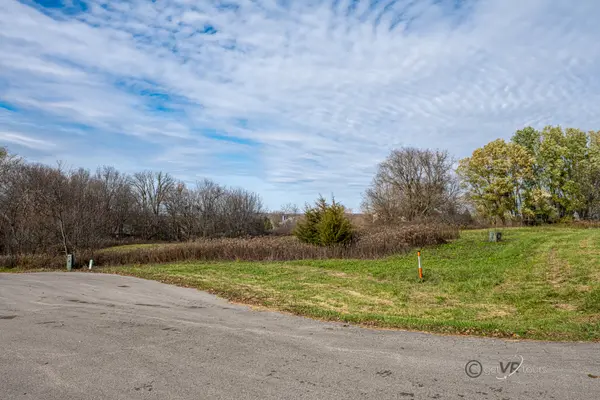 1 Fawn LN, Galena, IL 61036