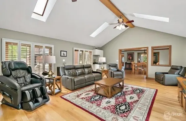 4 Windsor CT, South Barrington, IL 60010