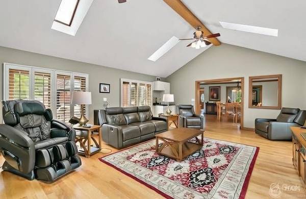 4 Windsor CT, South Barrington, IL 60010